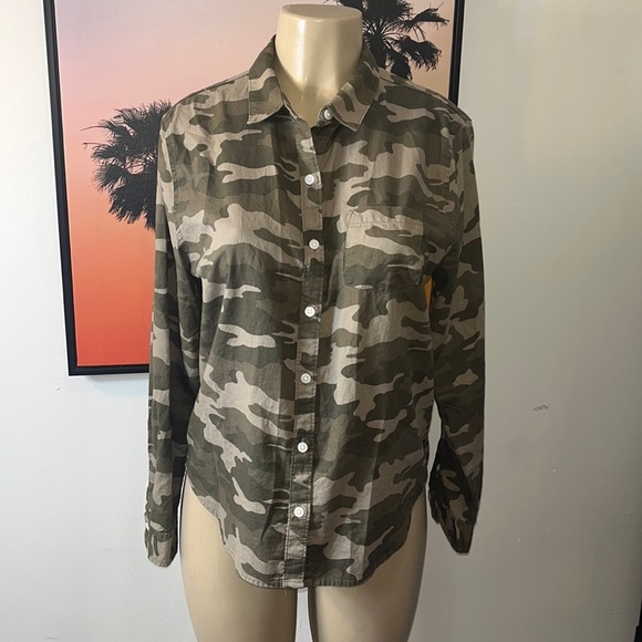 SOLD MB UNIVERSAL THREAD Camden Shirt Blouse Camouflage button Down Sz M Medium - Picture 2 of 7